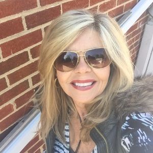 Meet your Posher, Debra